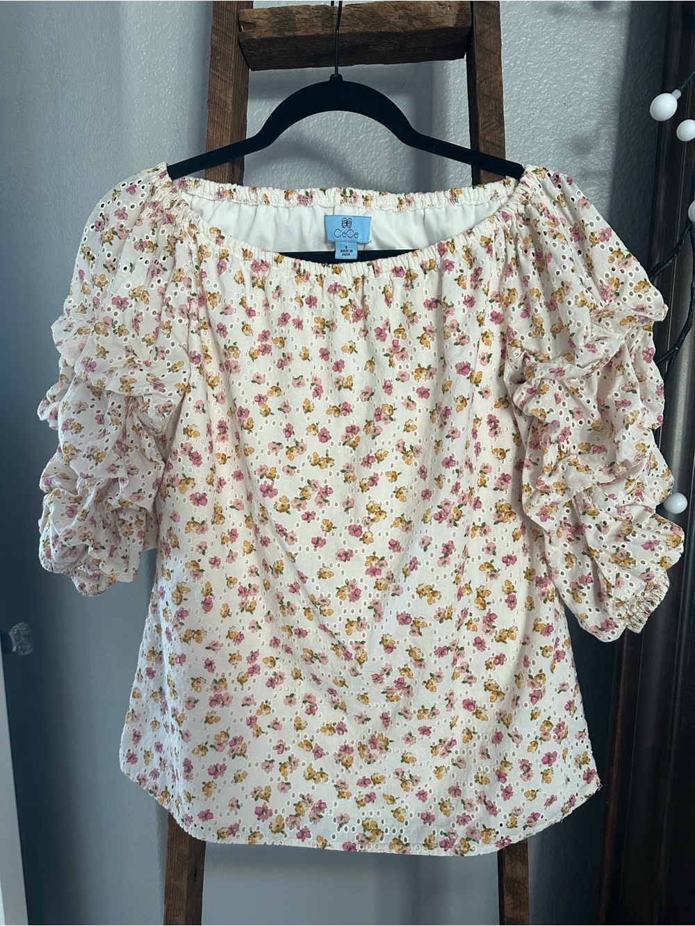 CeCe Floral Ruffled Puff-Sleeve Blouse size small